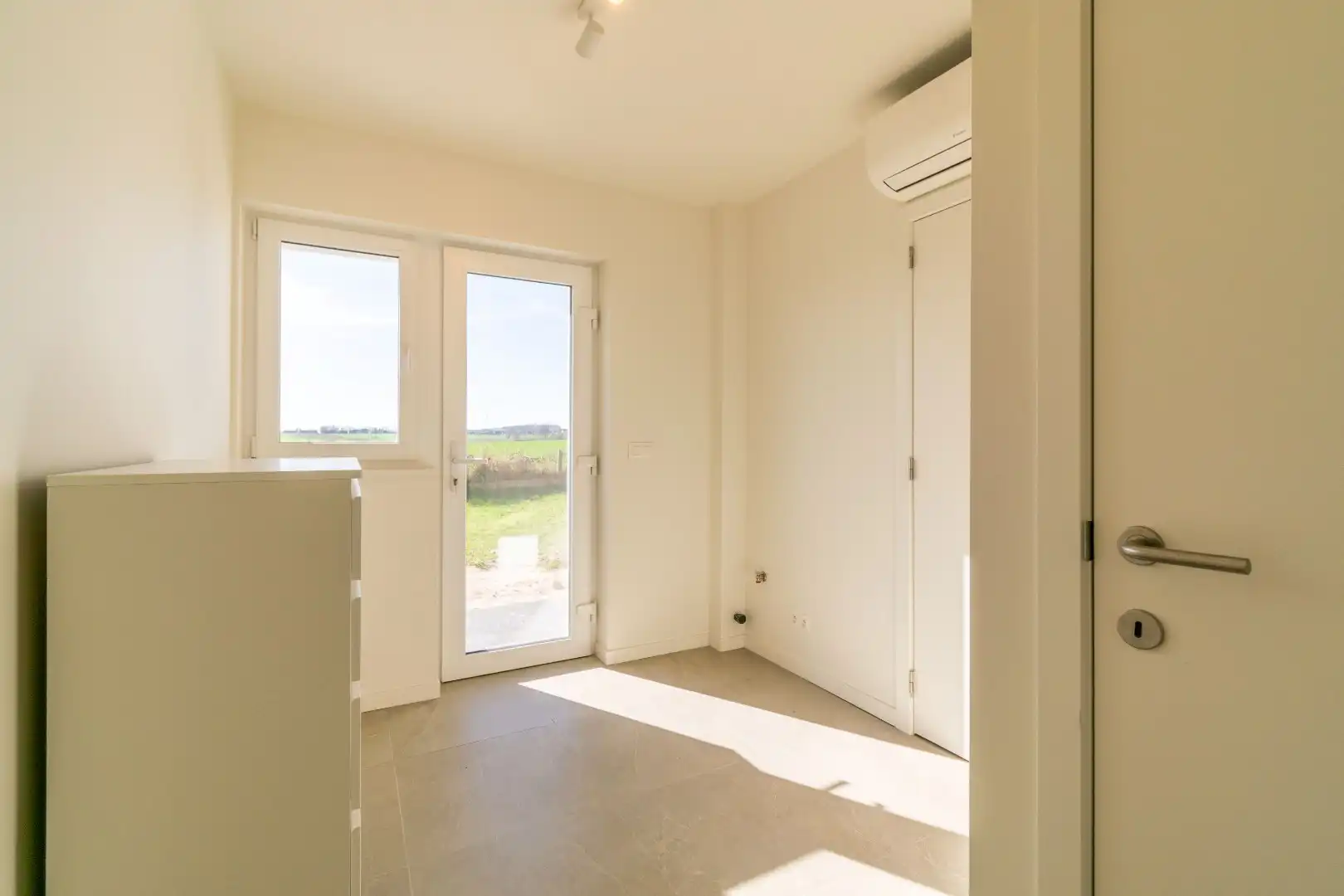 VOLLEDIG VERNIEUWDBOUWDE WONING 3 SLP+BUREAU! foto 17