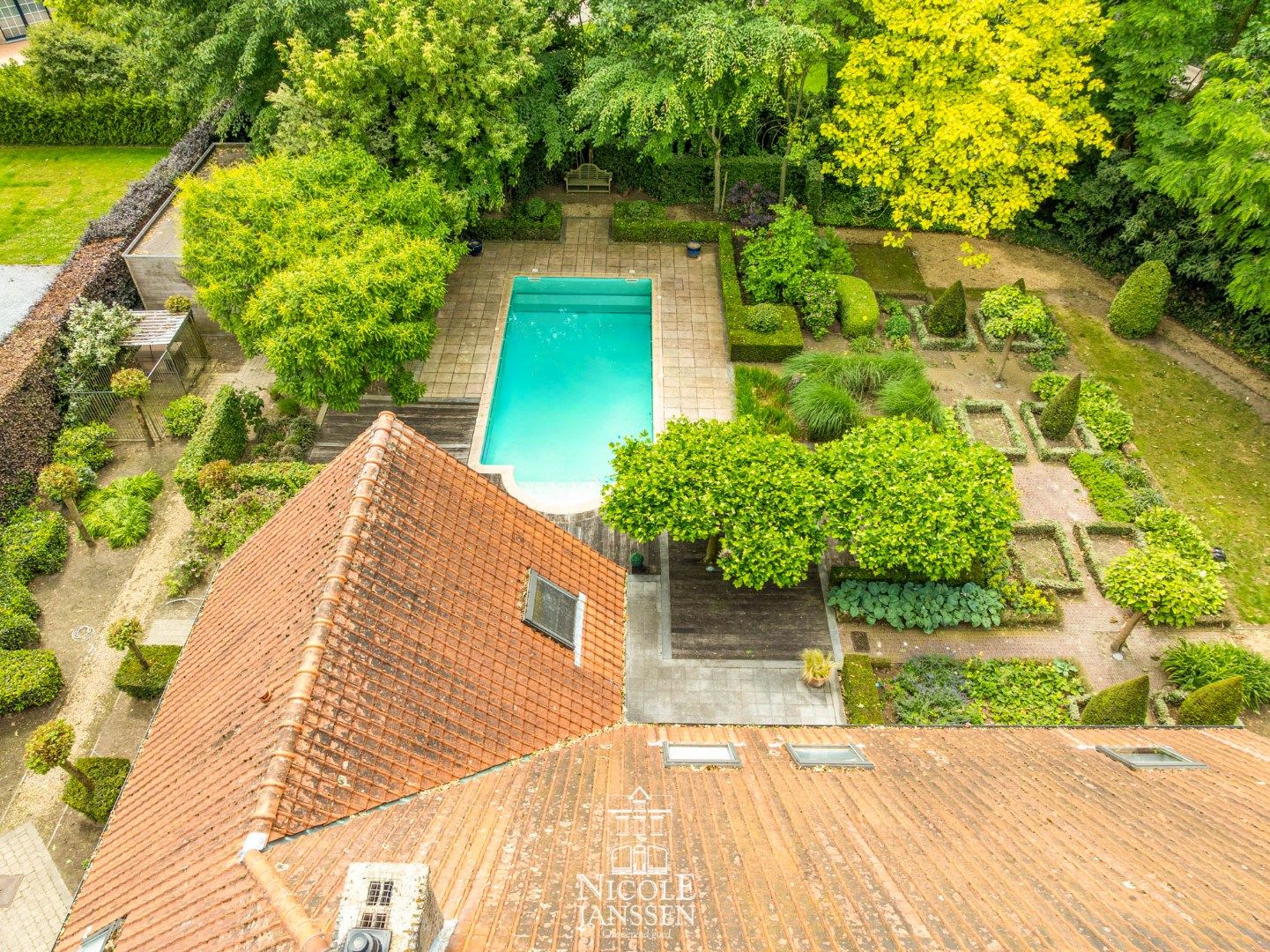 Ruime villa in landelijke stijl met zwembad  foto 3