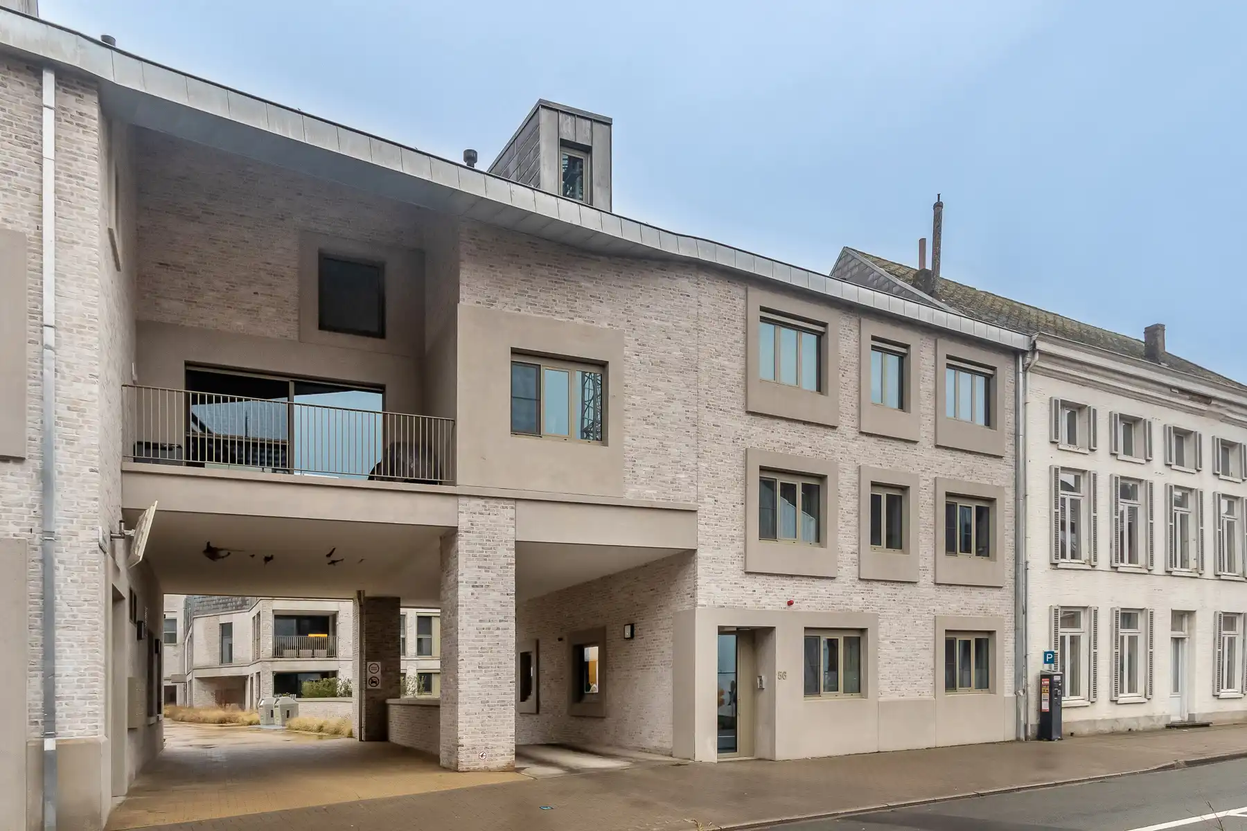 Recent 1-slaapkamer appartement, terras en autostaanplaats foto 25