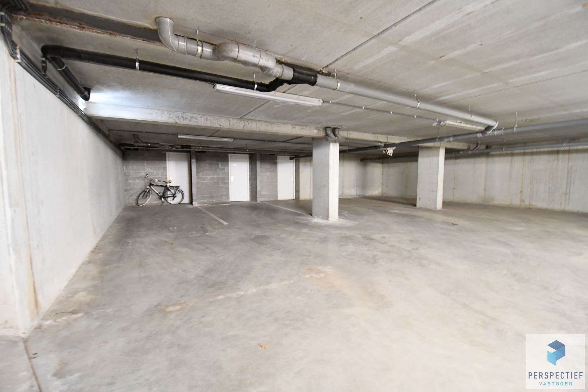 INSTAPKLAAR 2 slaapkamer appartement met terras incl. AUTOSTAANPLAATS en kelder foto 12