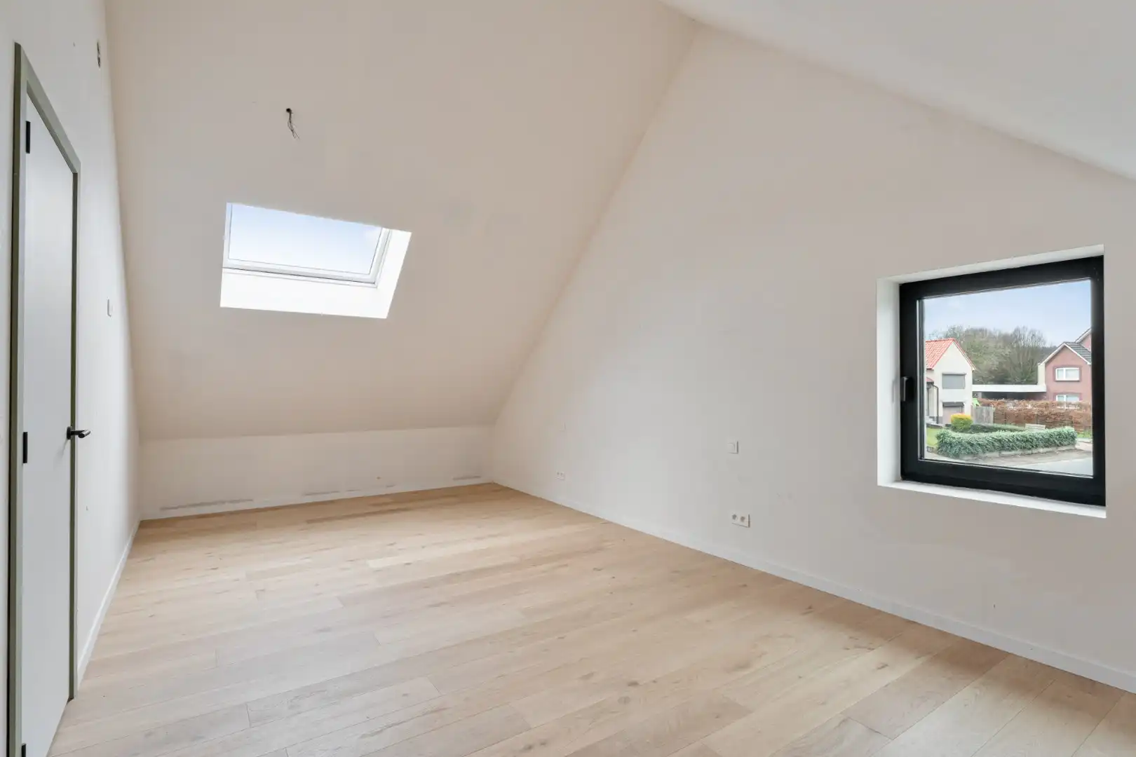 Exclusieve halfvrijstaande woning te koop na transformatie van bestaande hoeve naar 2 BEN-woningen!  foto 27