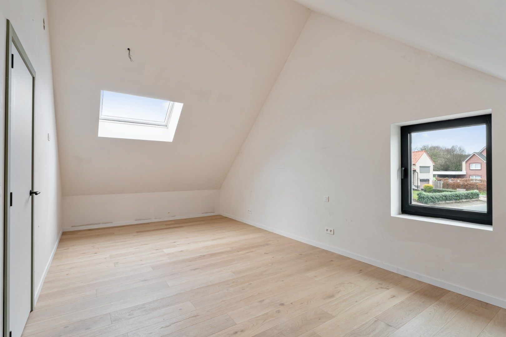 Exclusieve halfvrijstaande woning te koop na transformatie van bestaande hoeve naar 2 BEN-woningen!  foto 27