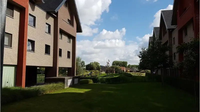 Ruim gelijkvloers 2-slaapkamerappartement met ruim TERRAS en AUTOSTANDPLAATS te huur in Brugge foto 16