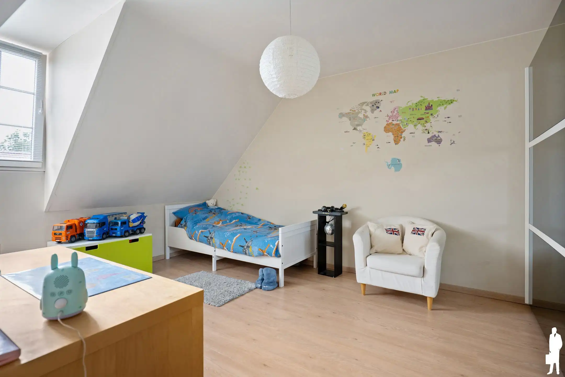 Ruime HOB met 4 slpk en prachtige tuin op toplocatie in Hove foto 24