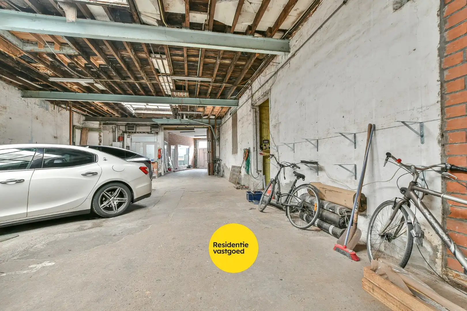 Uniek handelshuis met renovatiepotentieel in het hart van Blankenberge foto 3