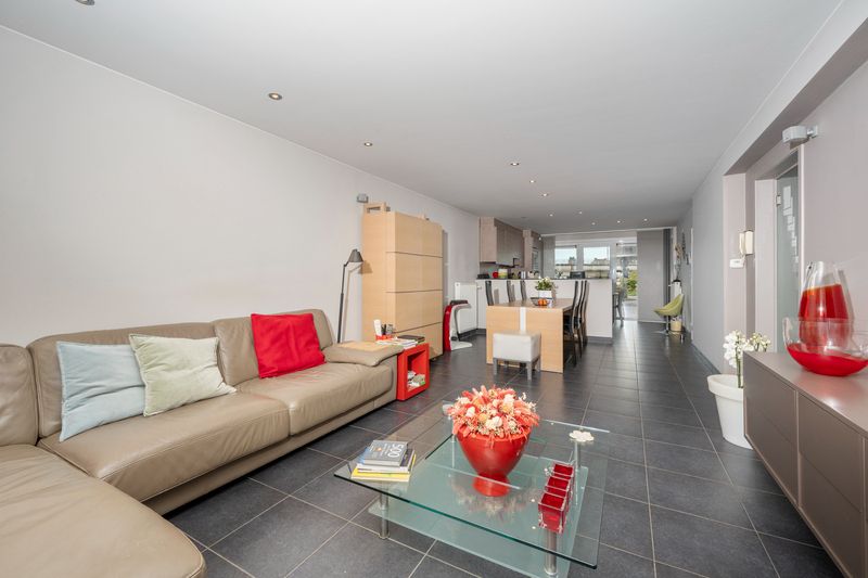 Roeselare-Centrum – Luxueus appartement met commerciële mogelijkheid foto 3