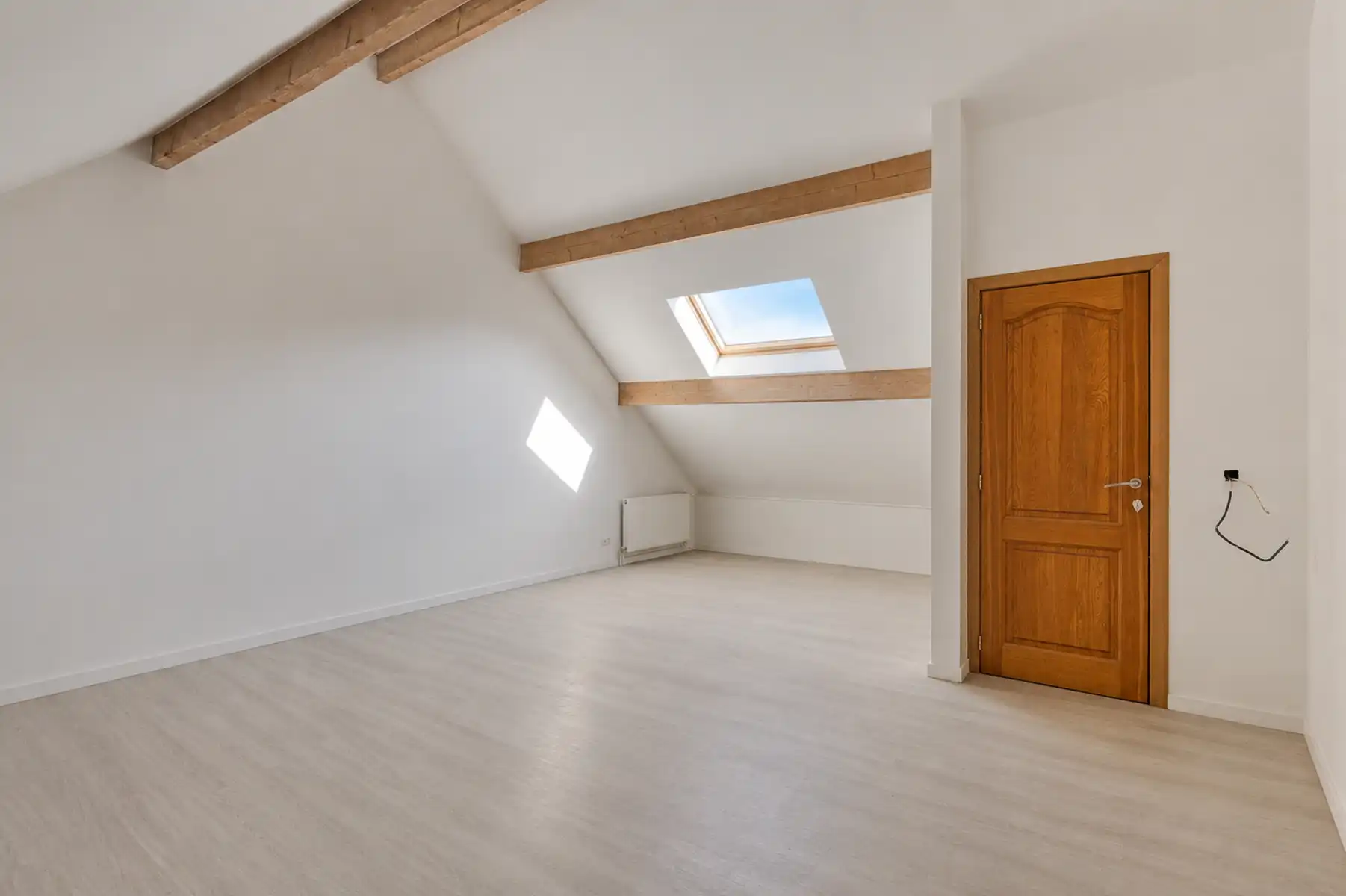 Ruime  gerenoveerde hoeve met werkplaats, zwembad en EPC B foto 27