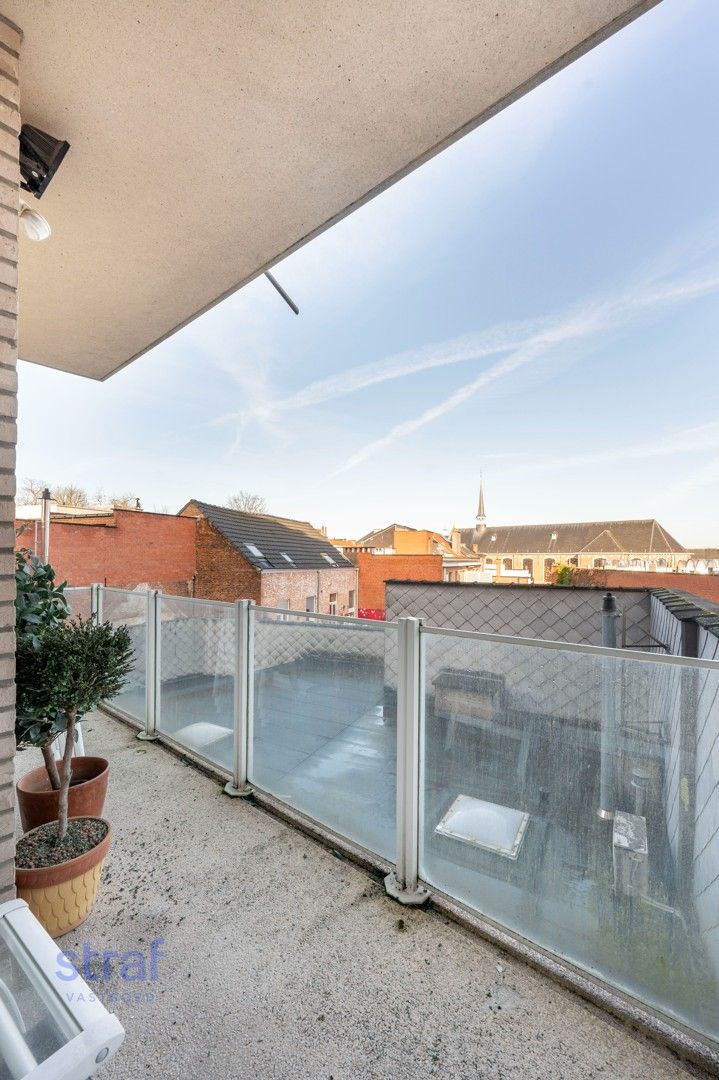 Zeer groot appartement met 3 slpkmrs en garage op Grote Markt foto 9