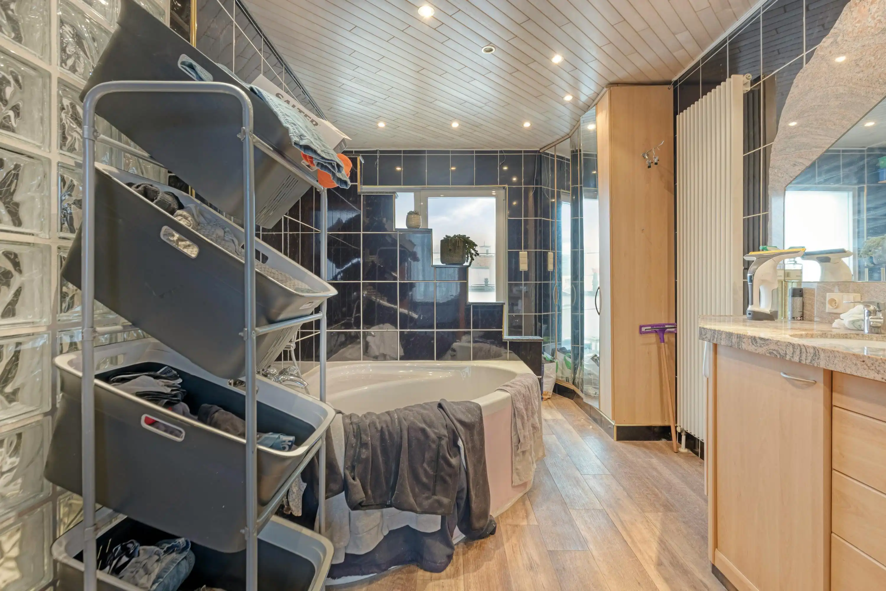 Te renoveren huis (175m²) in Deurne met terras  foto 11