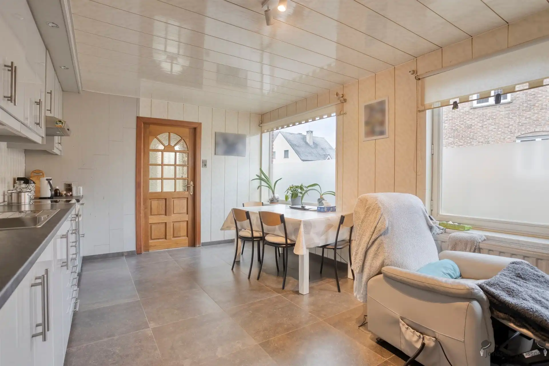 Ruime renovatiewoning met polyvalente bijgebouwen foto 5