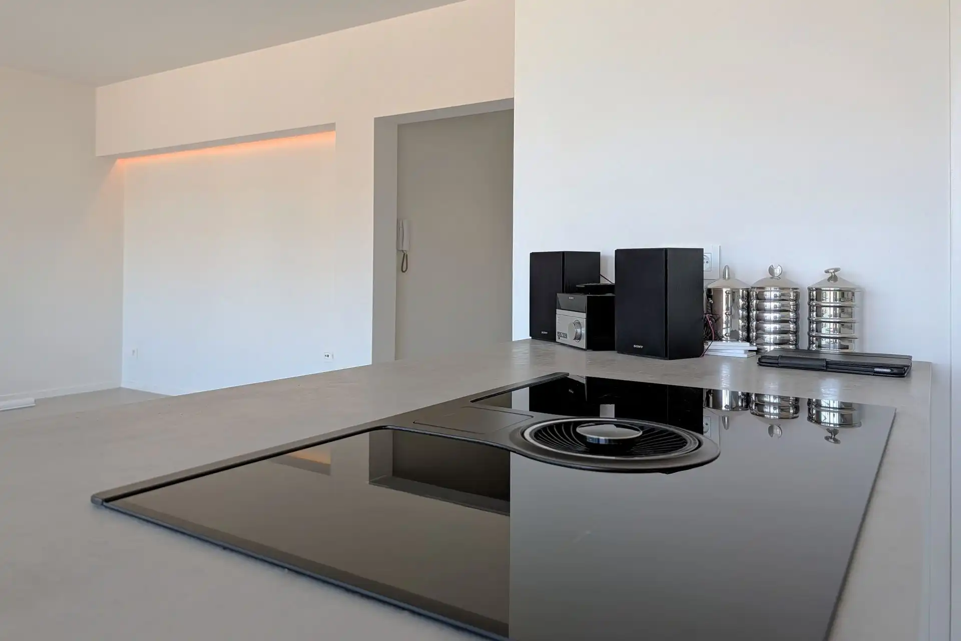 Instapklaar gerenoveerd appartement met 2 slaapkamers en 2 terrassen foto 5