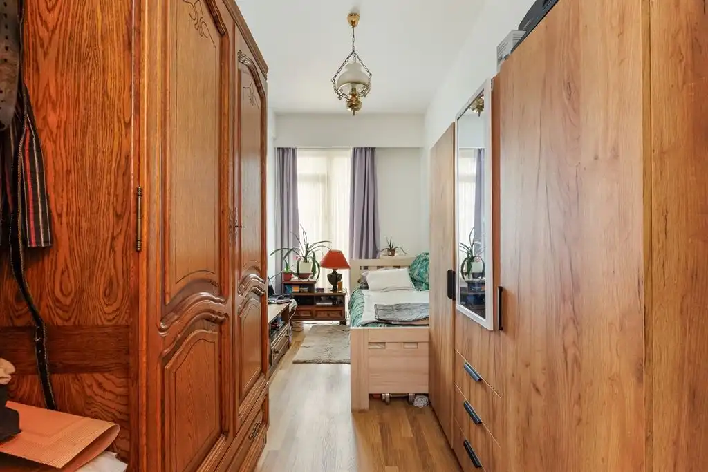 Instapklaar appartement met 3 slaapkamers en veel licht vlak bij het Rivierenhof foto 9
