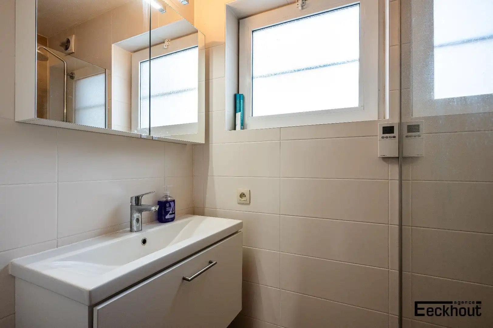 Instapklare woning met garage en tuin op enkele passen van het strand! foto 14