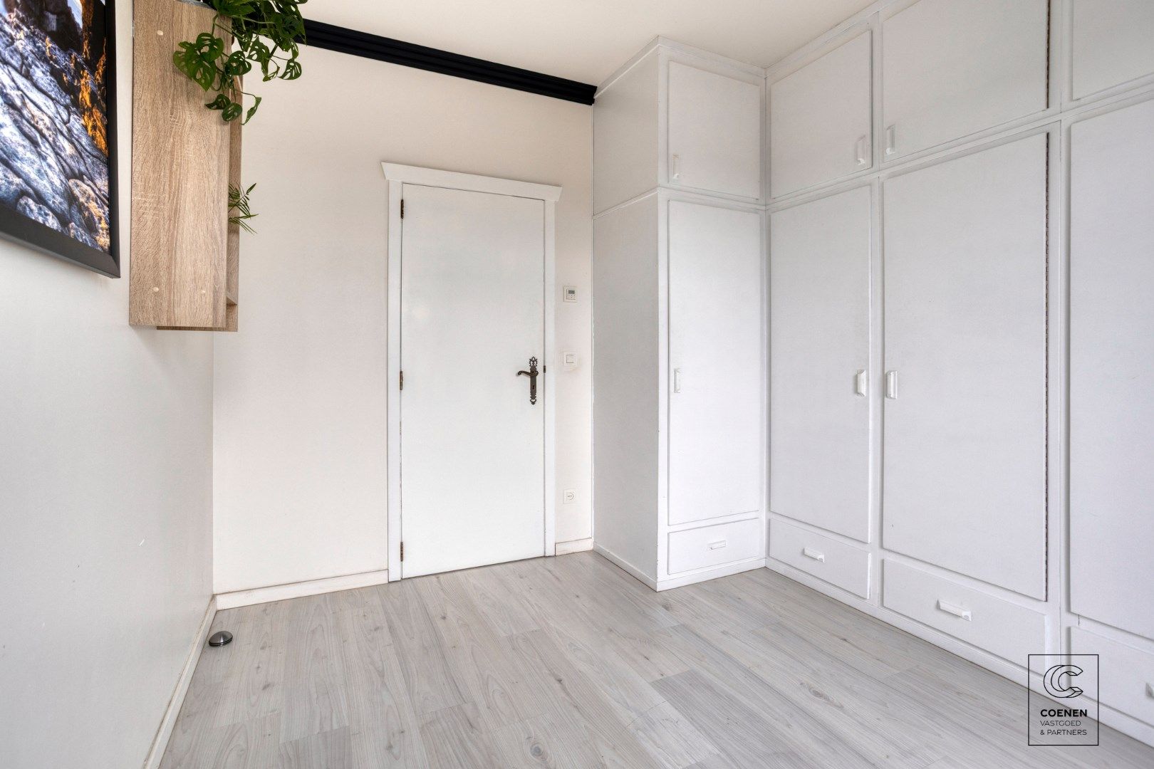 Ruim gerenoveerd appartement van 97 m² met twee slaapkamers te Merksem! foto 16