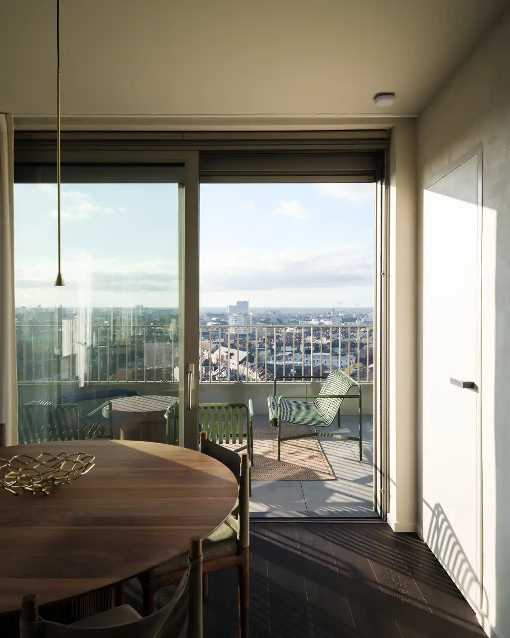 Luxe penthouse (bj. 2021) met twee kamers en een uitzonderlijk terras met panoramisch zicht over Gent en zijn torens. foto 10