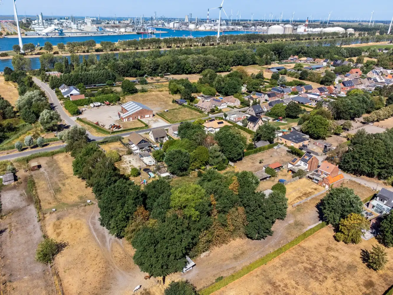 Charmante, te renoveren woning met 2 slpk., garage en tuin foto 30