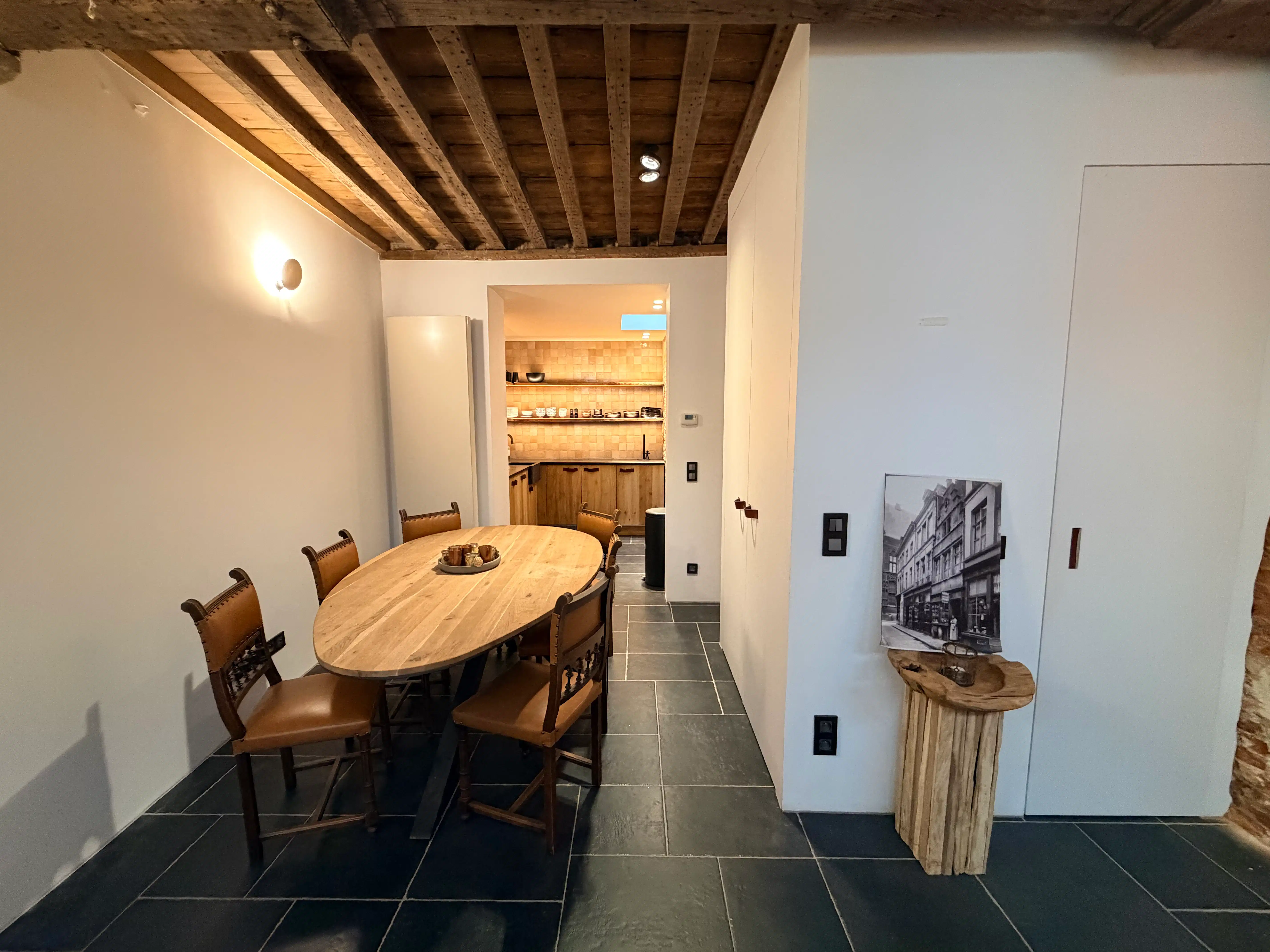 --- NIEUW --- Ideale cohousing woning: high-end gerenoveerde 2-slaapkamerwoning met elk een eigen douche in centrum Gent! foto 3