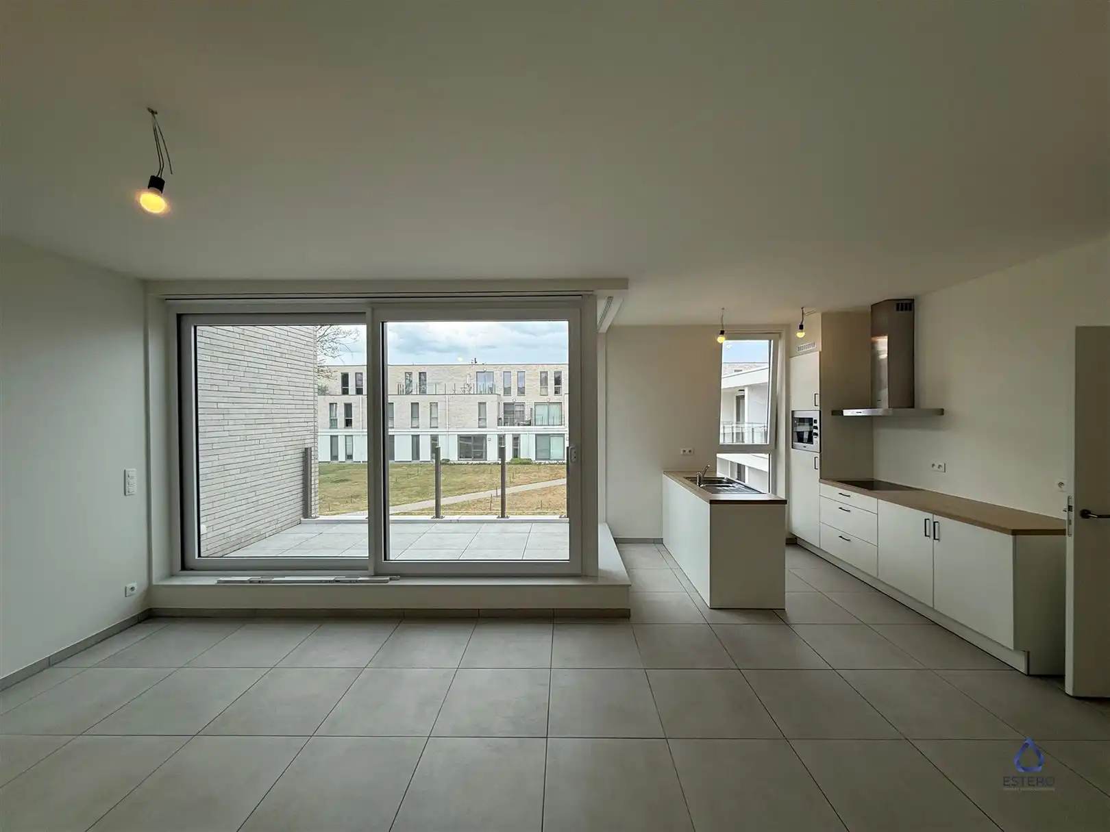Modern 2-slaapkamerappartement met terras en zicht op groen foto 4