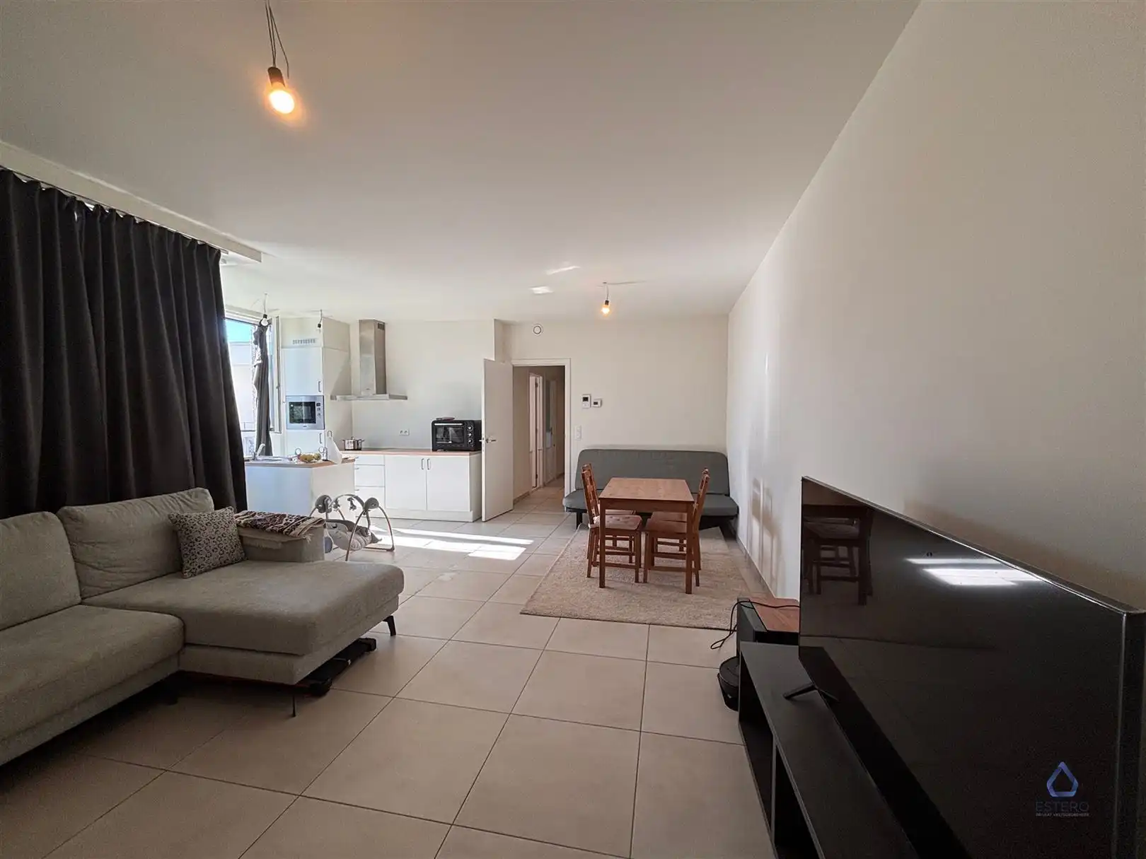 Modern 2-slaapkamerappartement met terras en zicht op groen foto 4