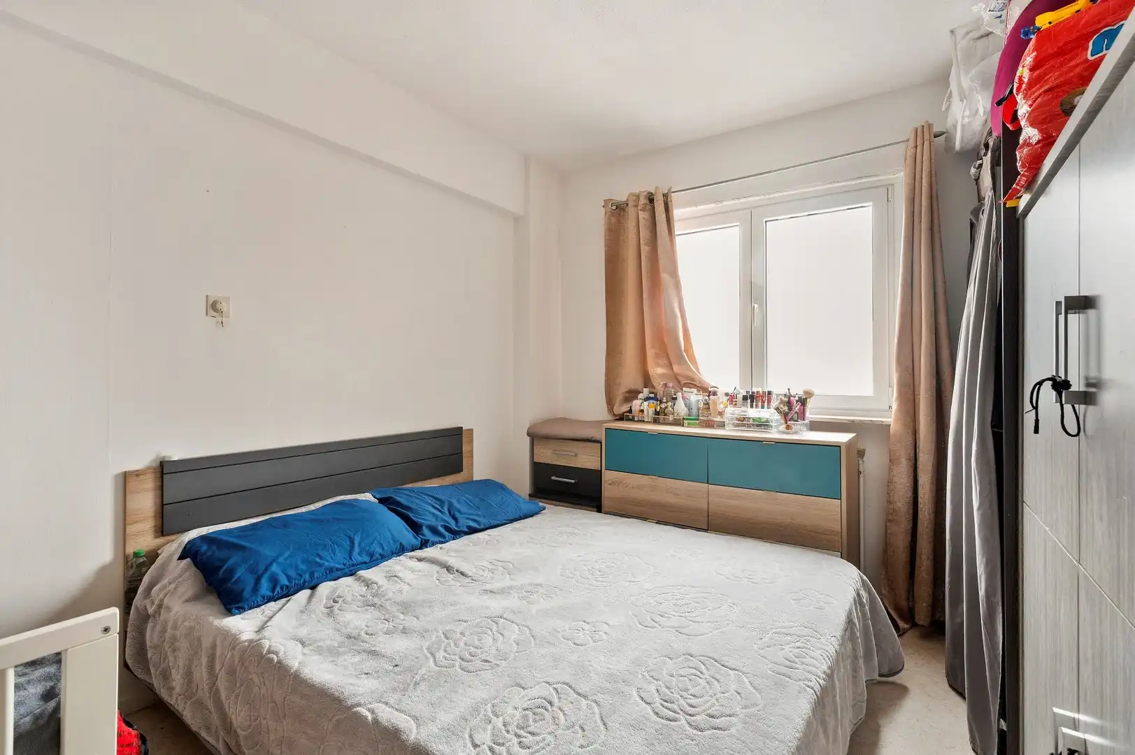 Energiezuinig en gezellig verhuurd appartement met 2 slaapkamers en balkon achteraan nabij het station van Kortrijk foto 6