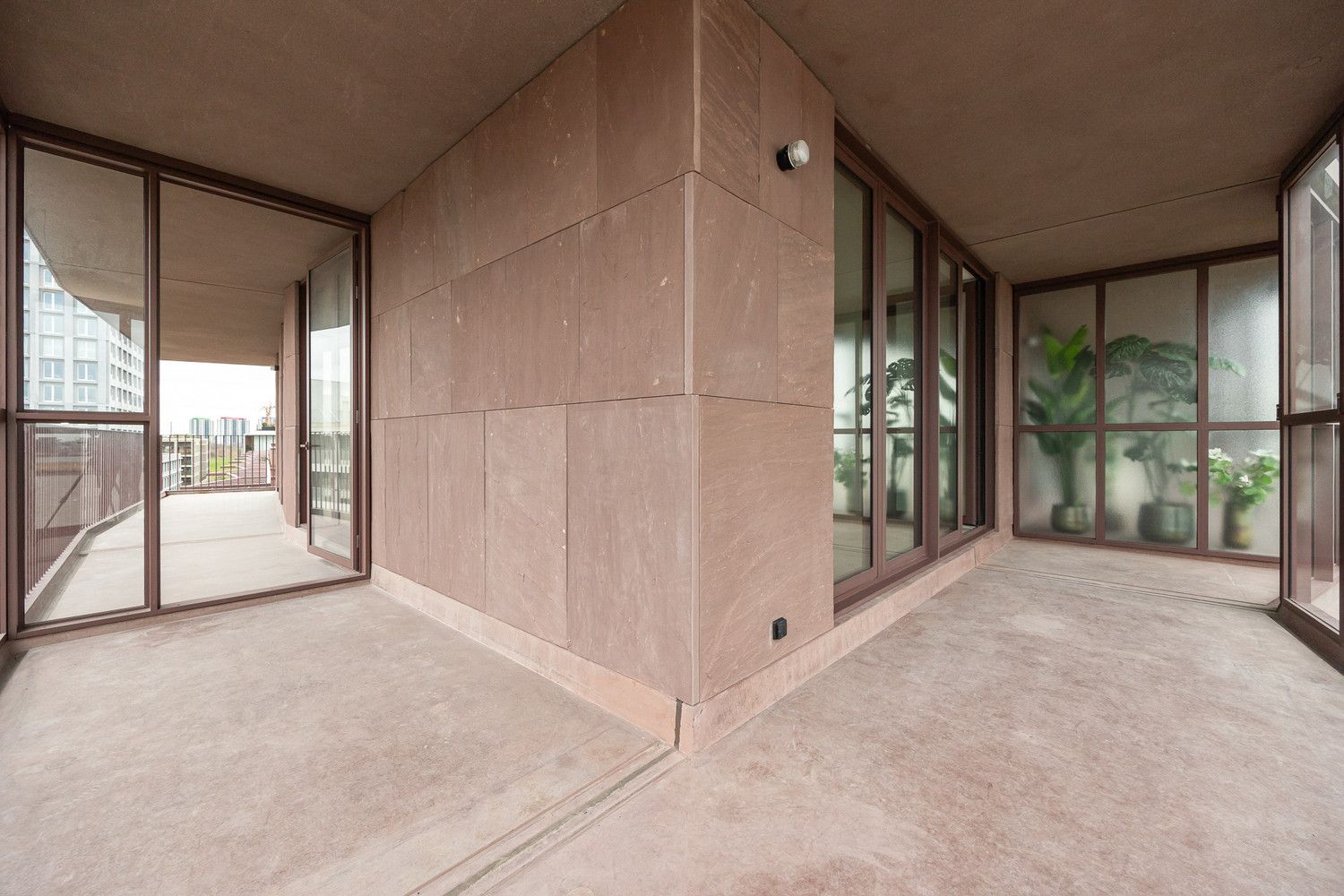 Luxe-appartement met frontaal Scheldezicht met heerlijk terras (30m²) op Nieuw Zuid incl ondergrondse parking en kelderberging foto 24