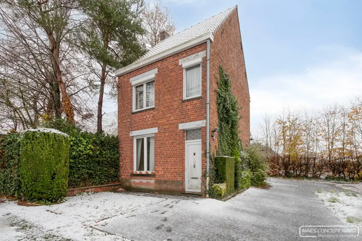 Hoofdfoto van de publicatie: Te renoveren of af te breken woning te koop in Waregem