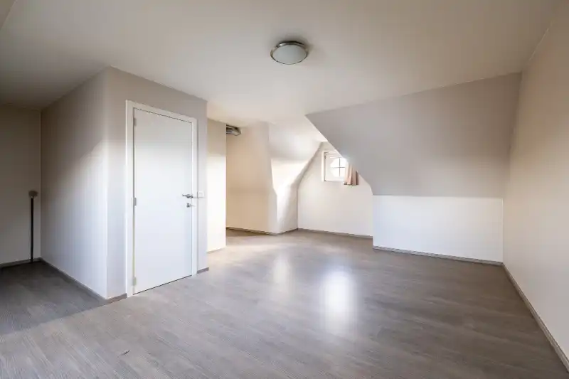 Halfopen woning met 4 slaapkamers en tuin nabij station Ingelmunster foto 15