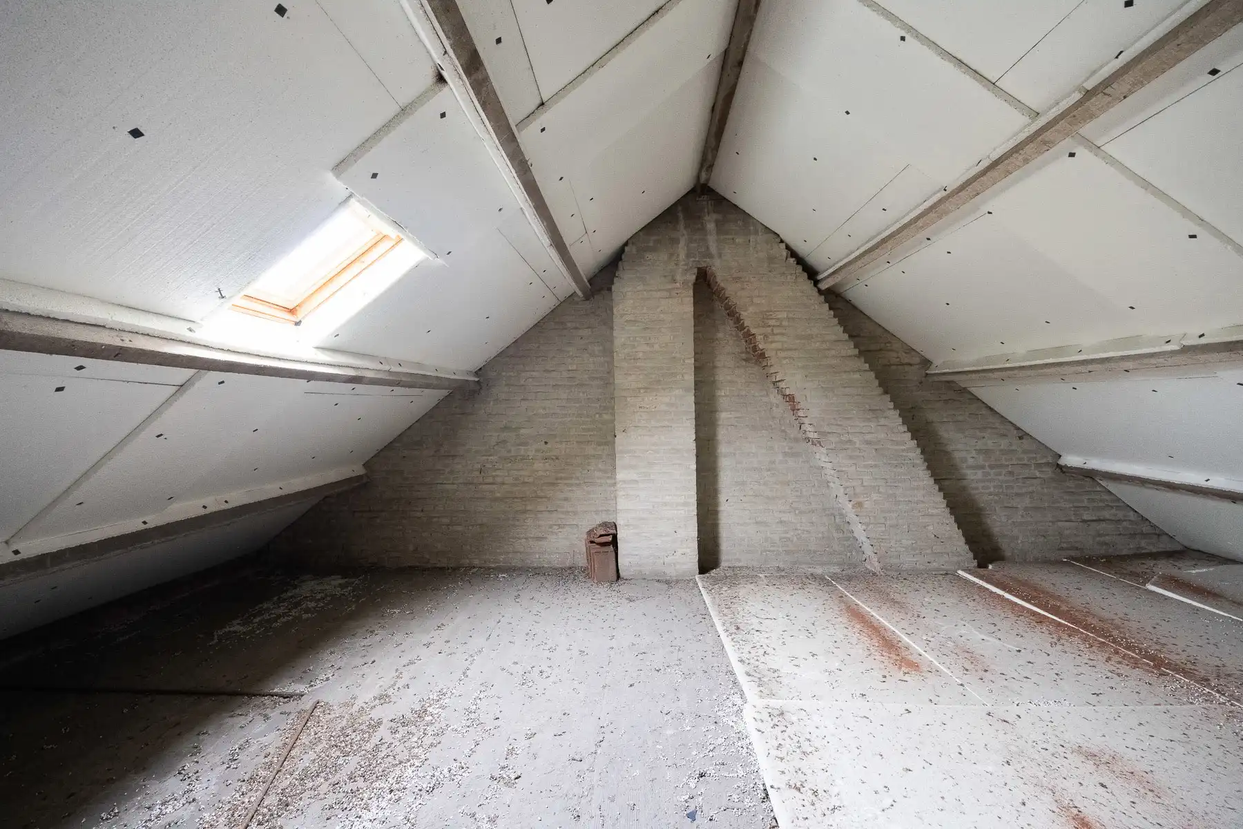 Karakterwoning met veel renovatiepotentieel op toplocatie foto 24