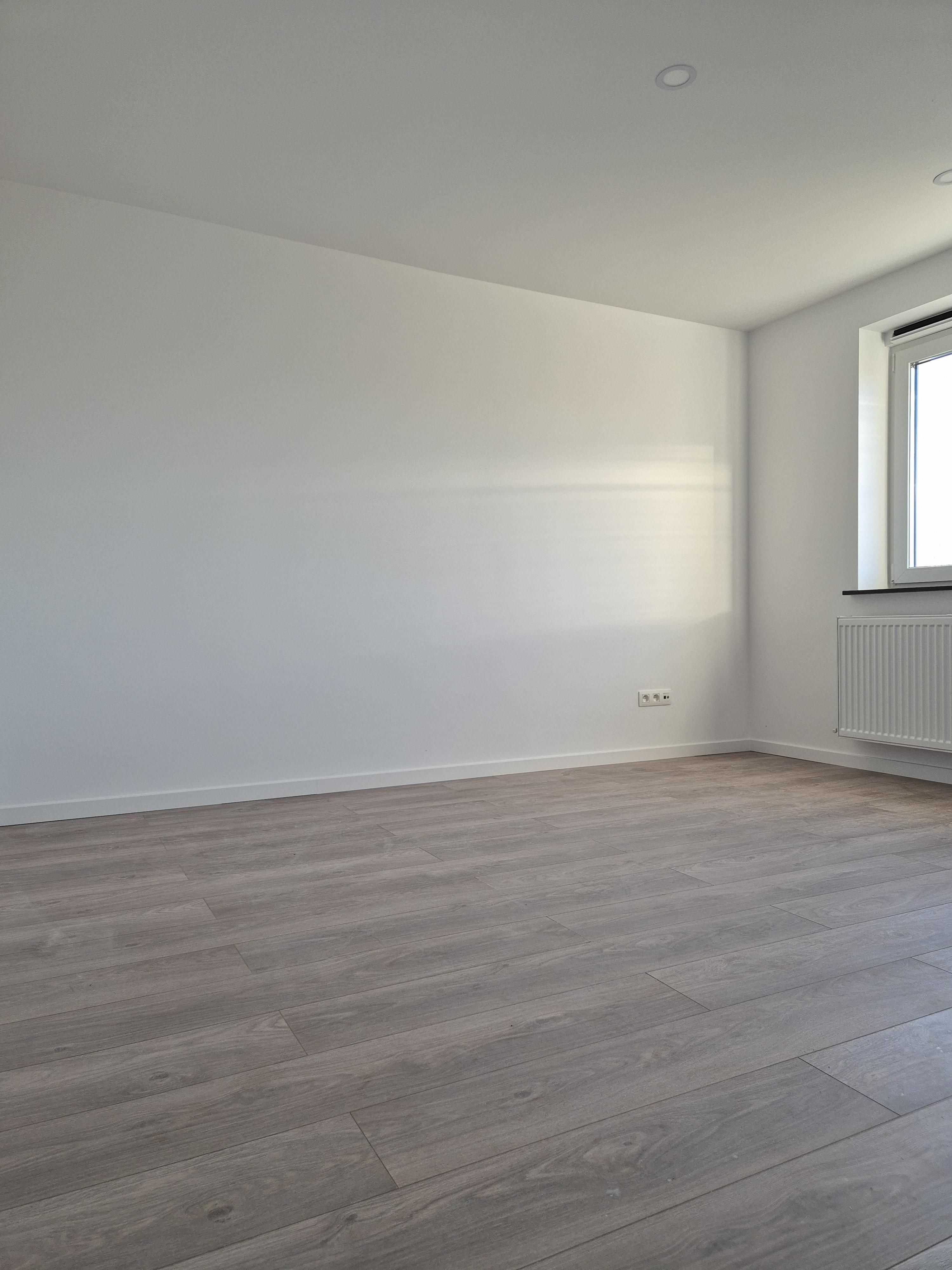 Leuke gerenoveerde woning met 4 slaapkamers en tuin foto 16