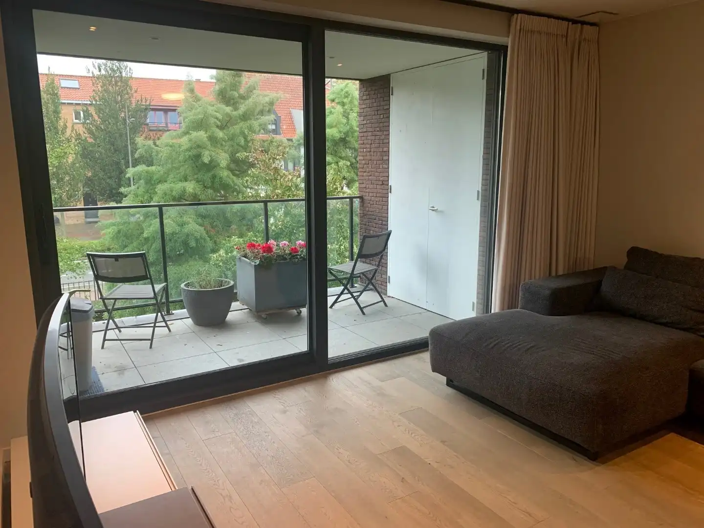 Ongemeubeld tweeslaapkamerappartement met berging én garagebox - prachtige ligging in Stil Ende Brugge foto 2