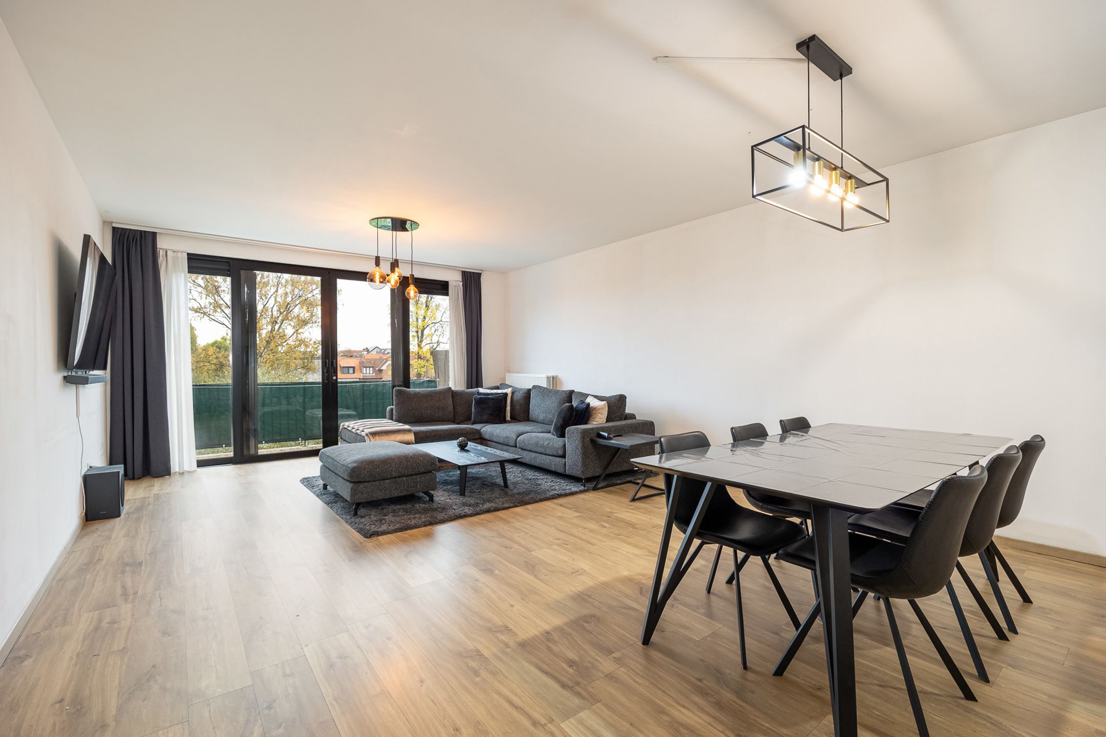 Te koop: stijlvol 2-slaapkamerappartement met terras foto 2