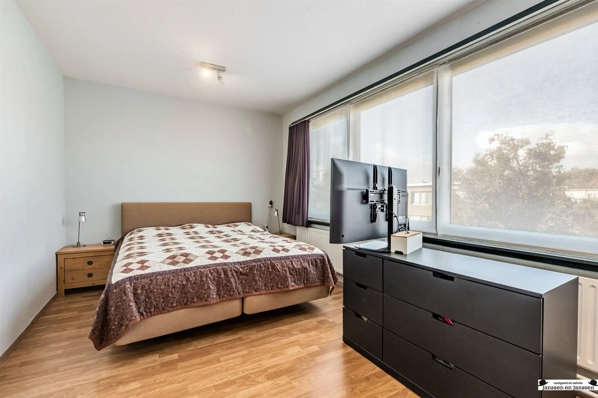 Instapklare bel-etage met 3 à 4 en twee garages! foto 13