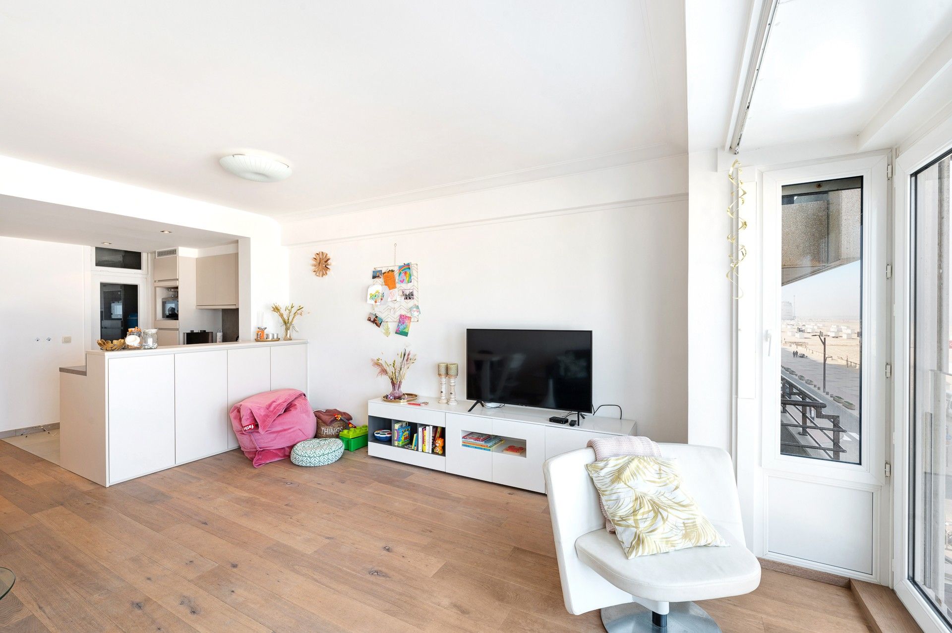 Instapklaar appartement met frontaal zeezicht nabij Casino foto 6