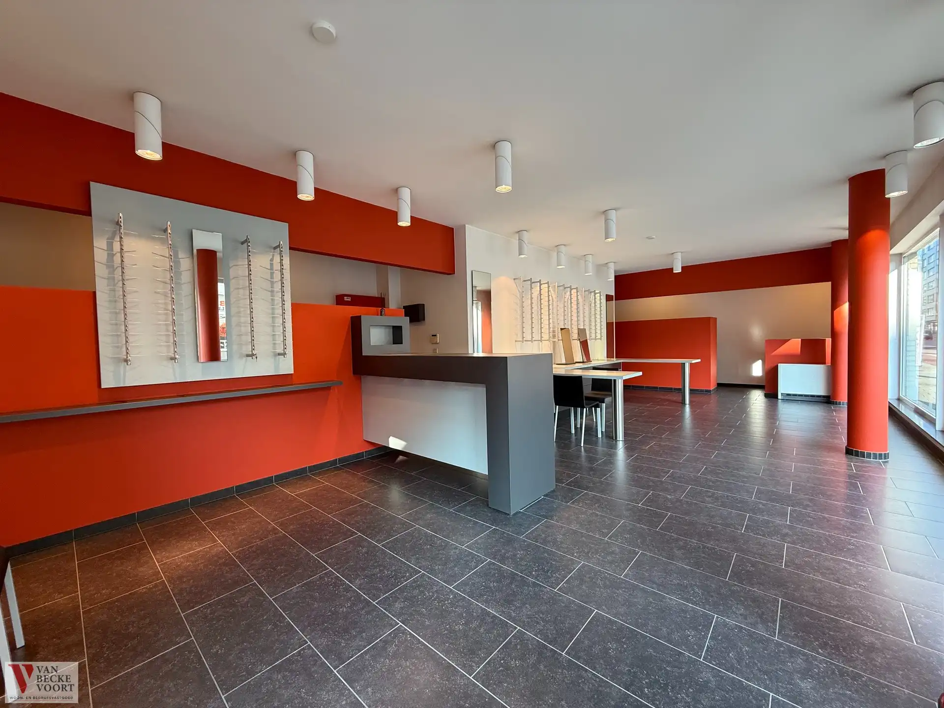Handelsgelijkvloers 75m² foto 4