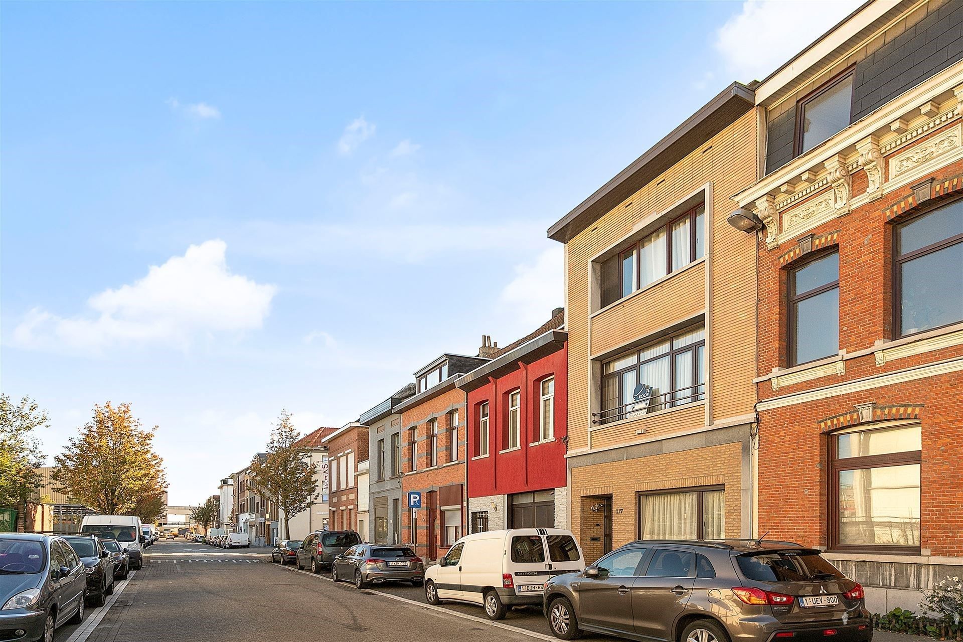 Zeer ruim huis met hoge plafonds, tuin en vier slaapkamers foto 4