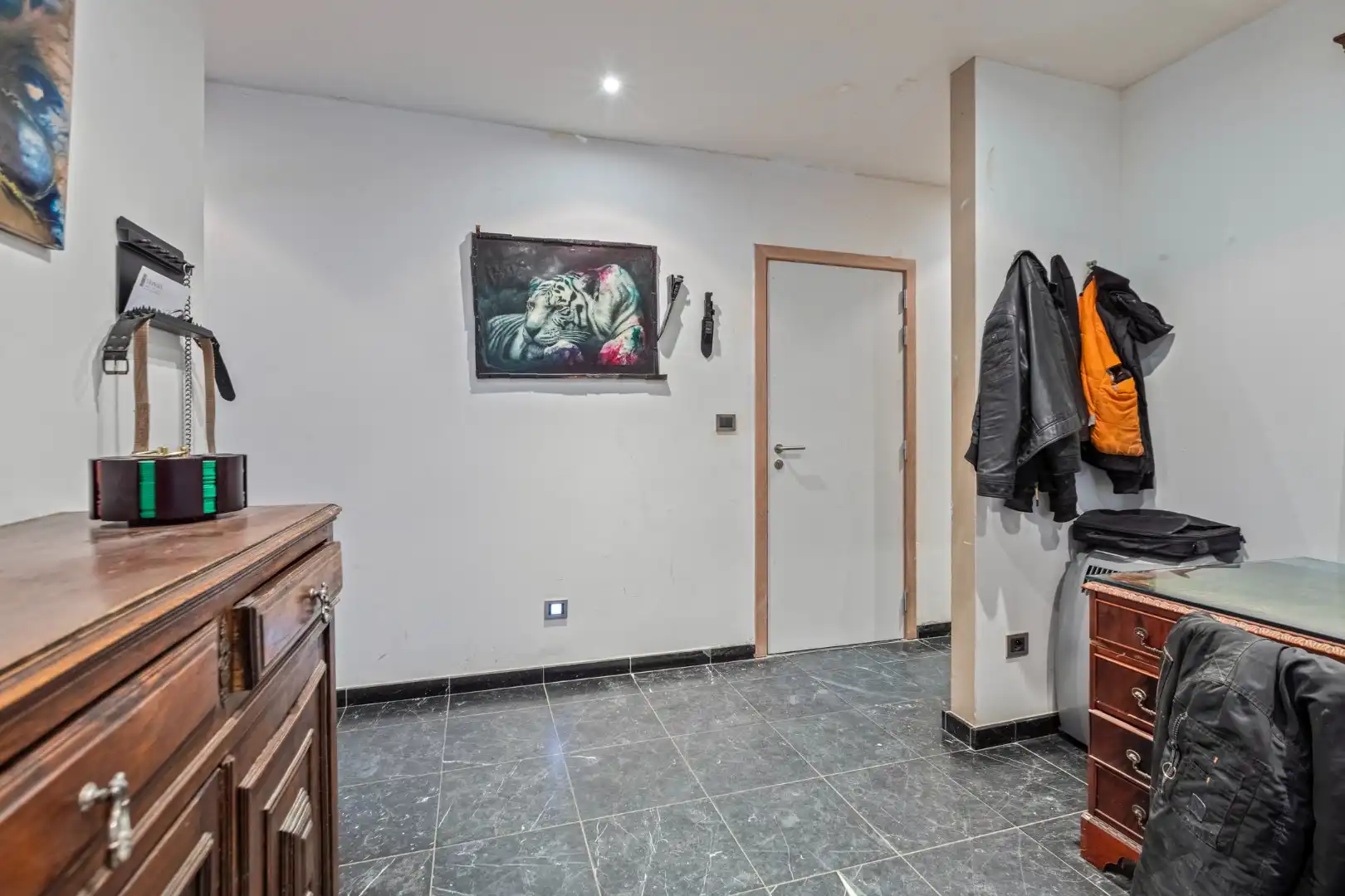 Ruim appartement gelegen op de 1ste verdieping in het centrum van Maaseik! foto 3