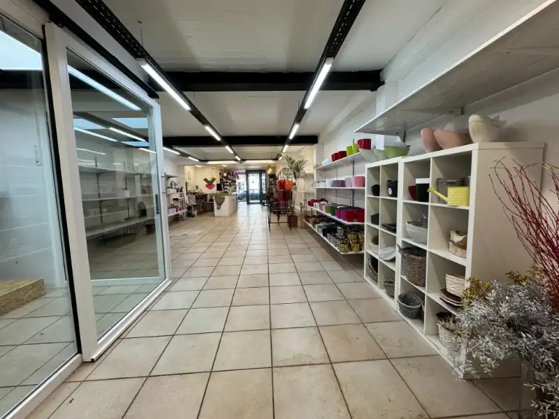 OPBRENGSTEIGENDOM, Handelspand met duplex appartement foto 8