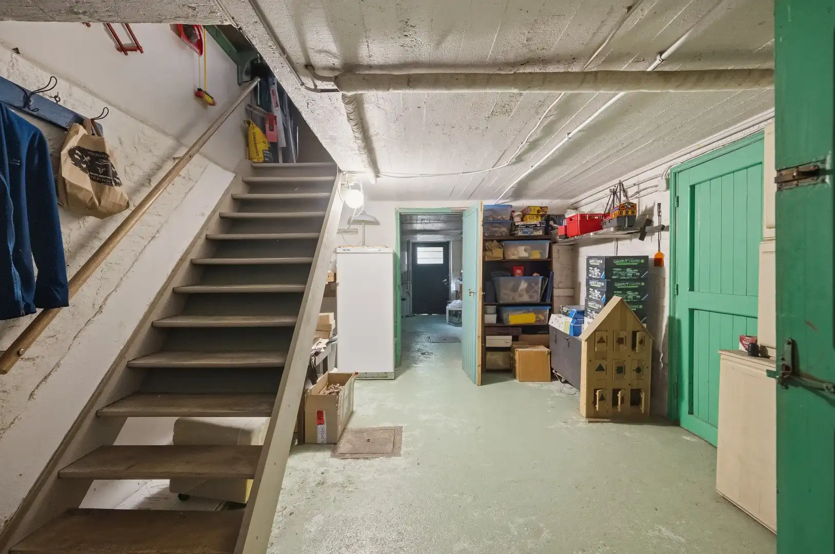 Karaktervolle interbellumwoning met veel ruimte, grote tuin en garage foto 11