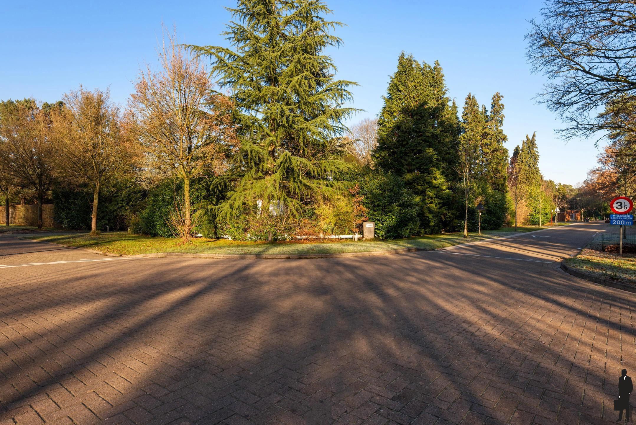 Bouwgrond met een af te breken woning foto 10