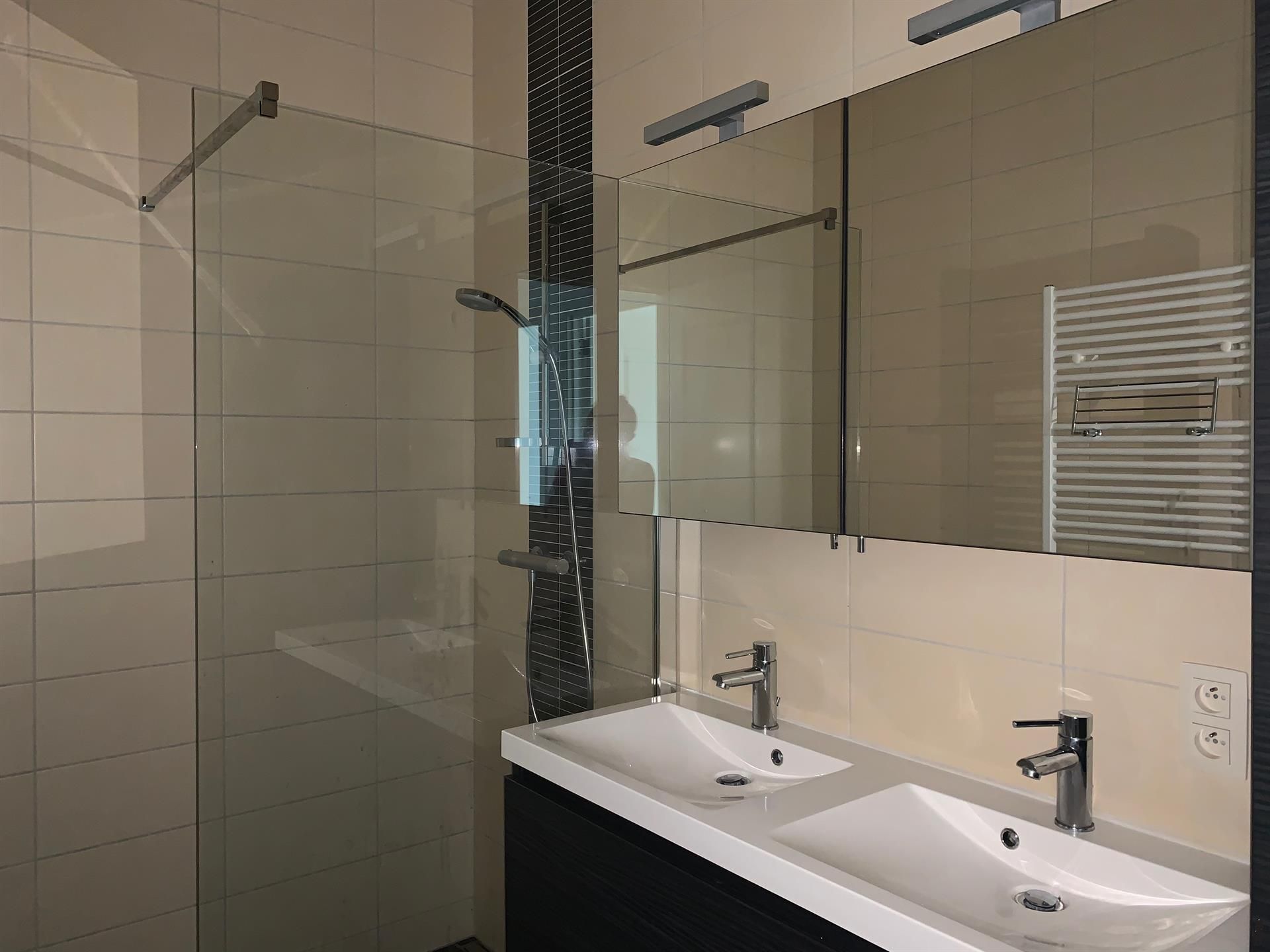 2-slaapkamer appartement op het gelijkvloers met terras foto 8