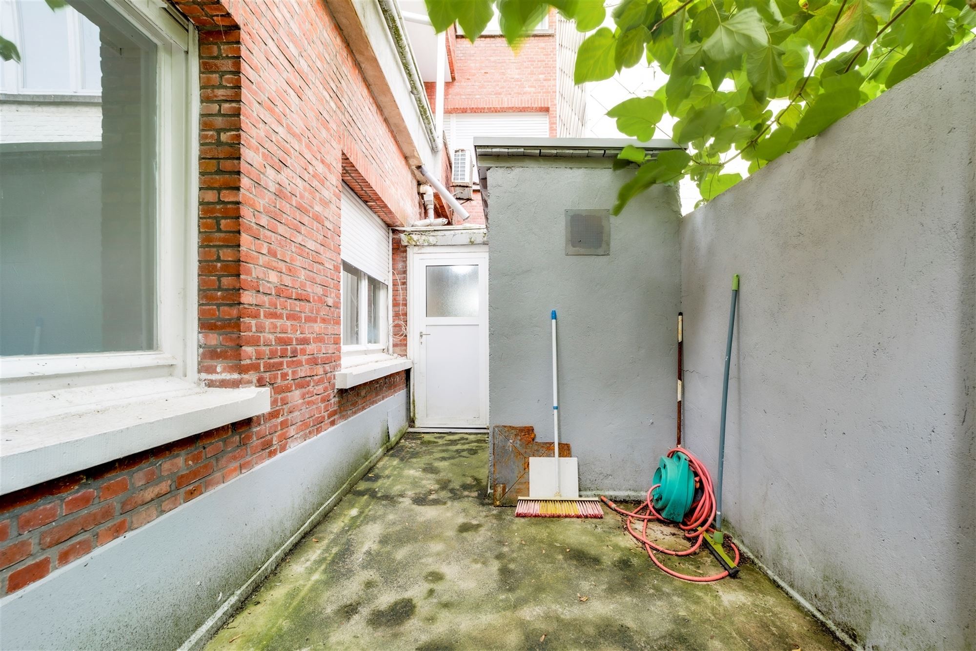 Handelsgelijkvloers met achterliggend prive gedeelte +  20 m² terras foto 13