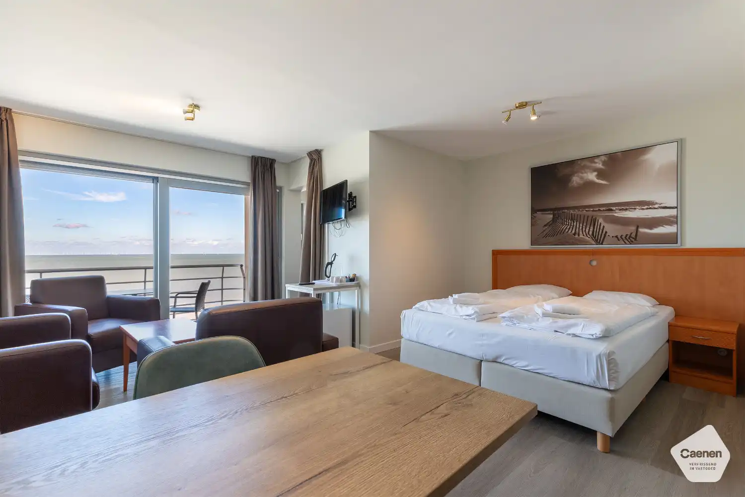 Eén slaapkamer appartement met frontaal zeezicht foto {{pictureIndex}}