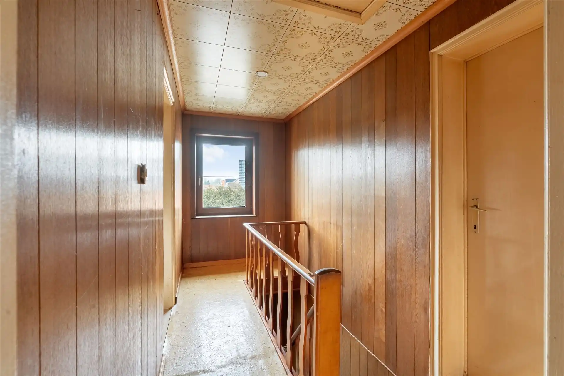 Renovatiewoning met garage en tuin. foto 15