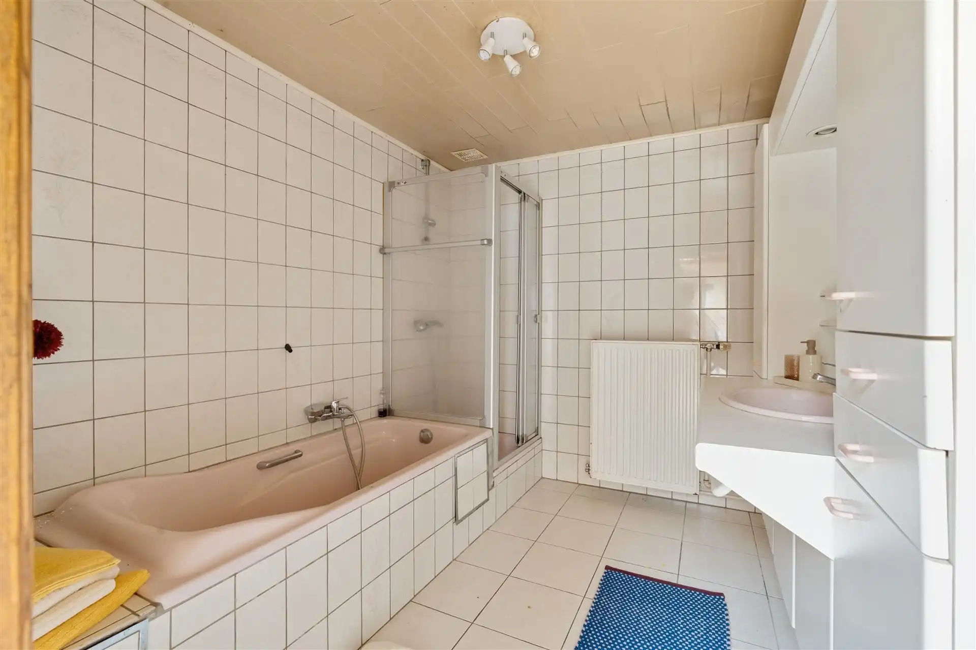 Renovatiewoning met garage en tuin. foto 15