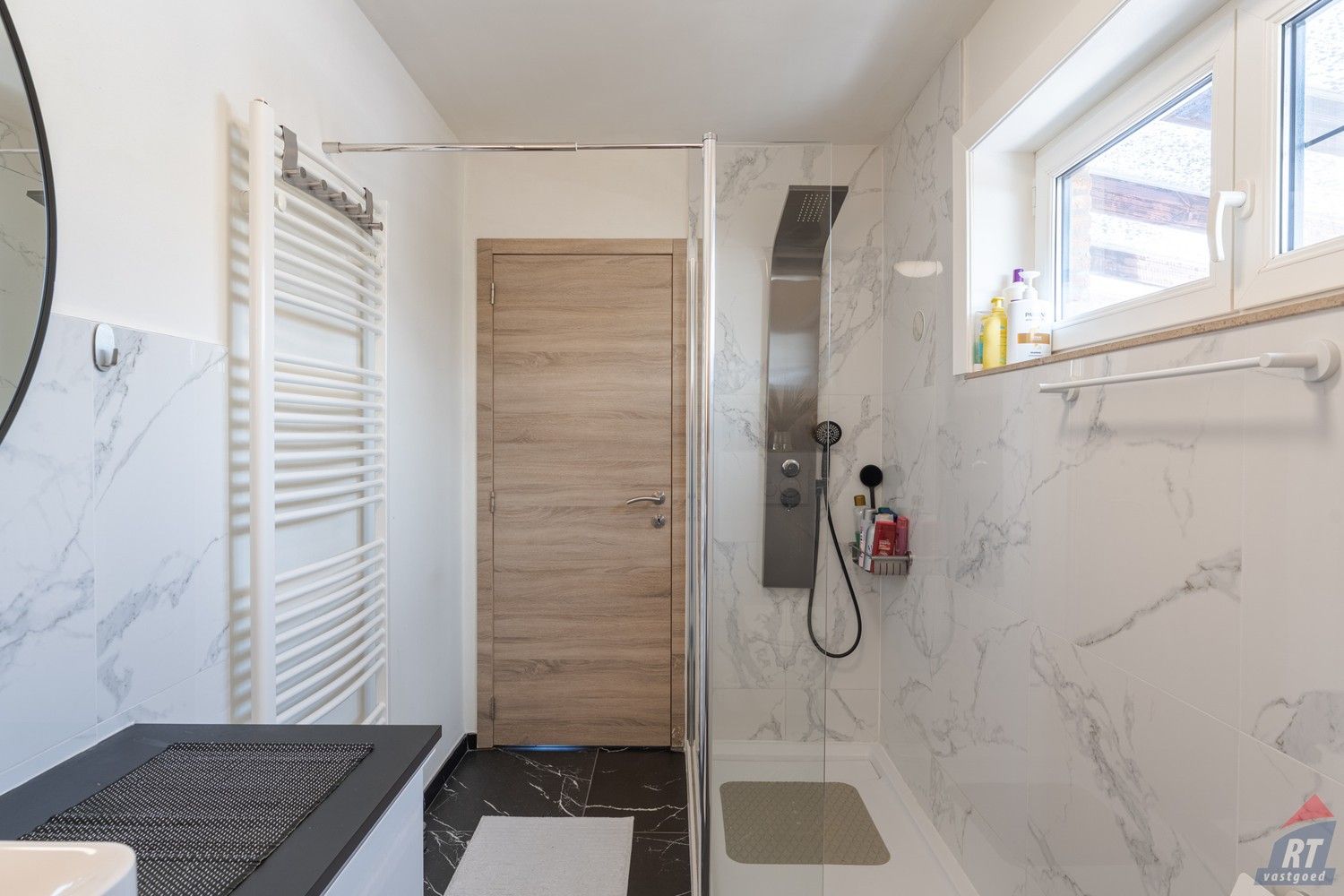Grondig gerenoveerde open bebouwing op 10a11ca met garage en 5 slaapkamers foto 12