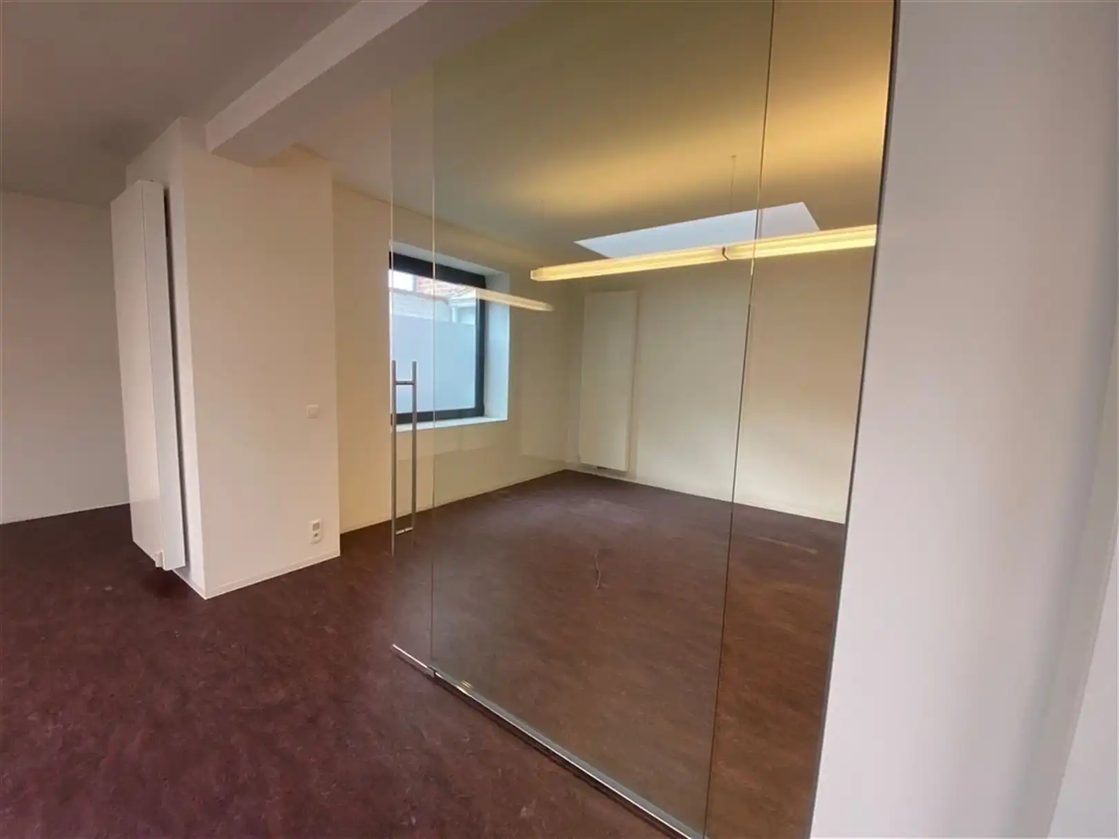 Gerenoveerd kantoor op commerciële zichtlocatie bij Zuidpark foto 8