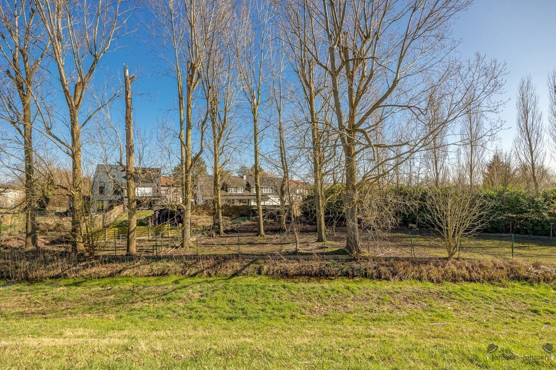 villa op een perceel van 3.552 m² foto 39
