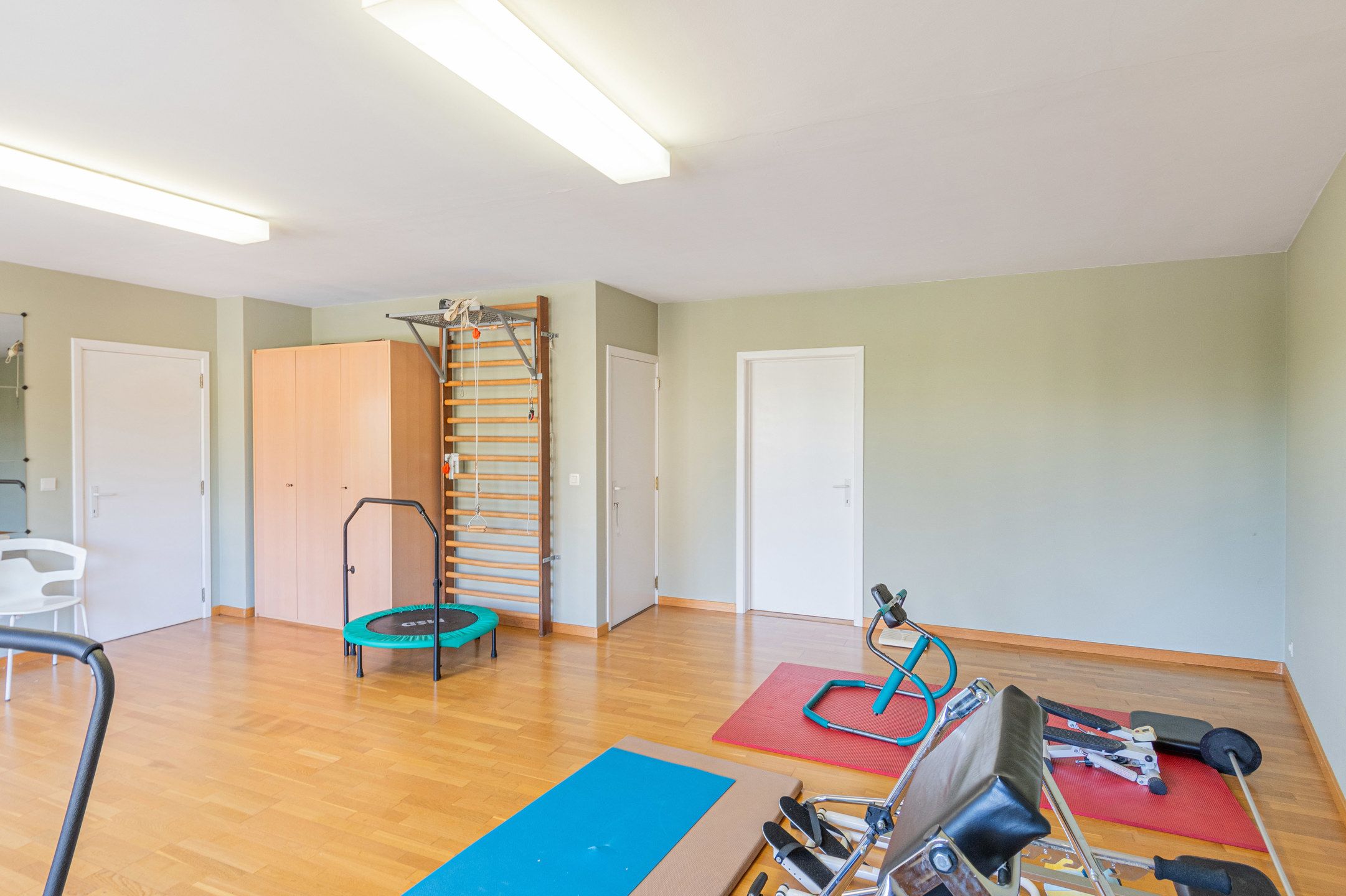 Riante woning met grote praktijkruimte foto 23