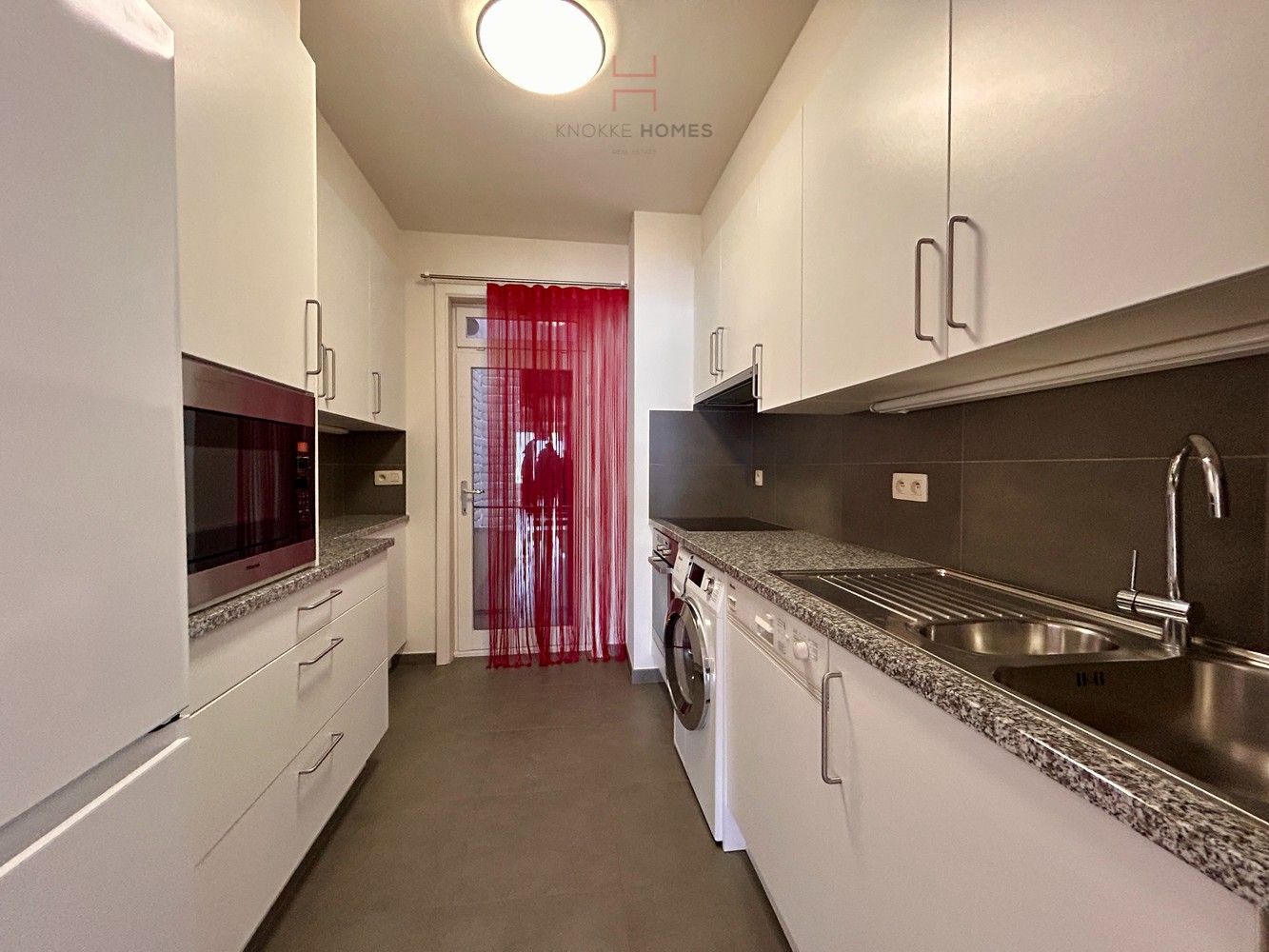 Ruim 3 slaapkamer-appartement met frontaal zeezicht foto 3