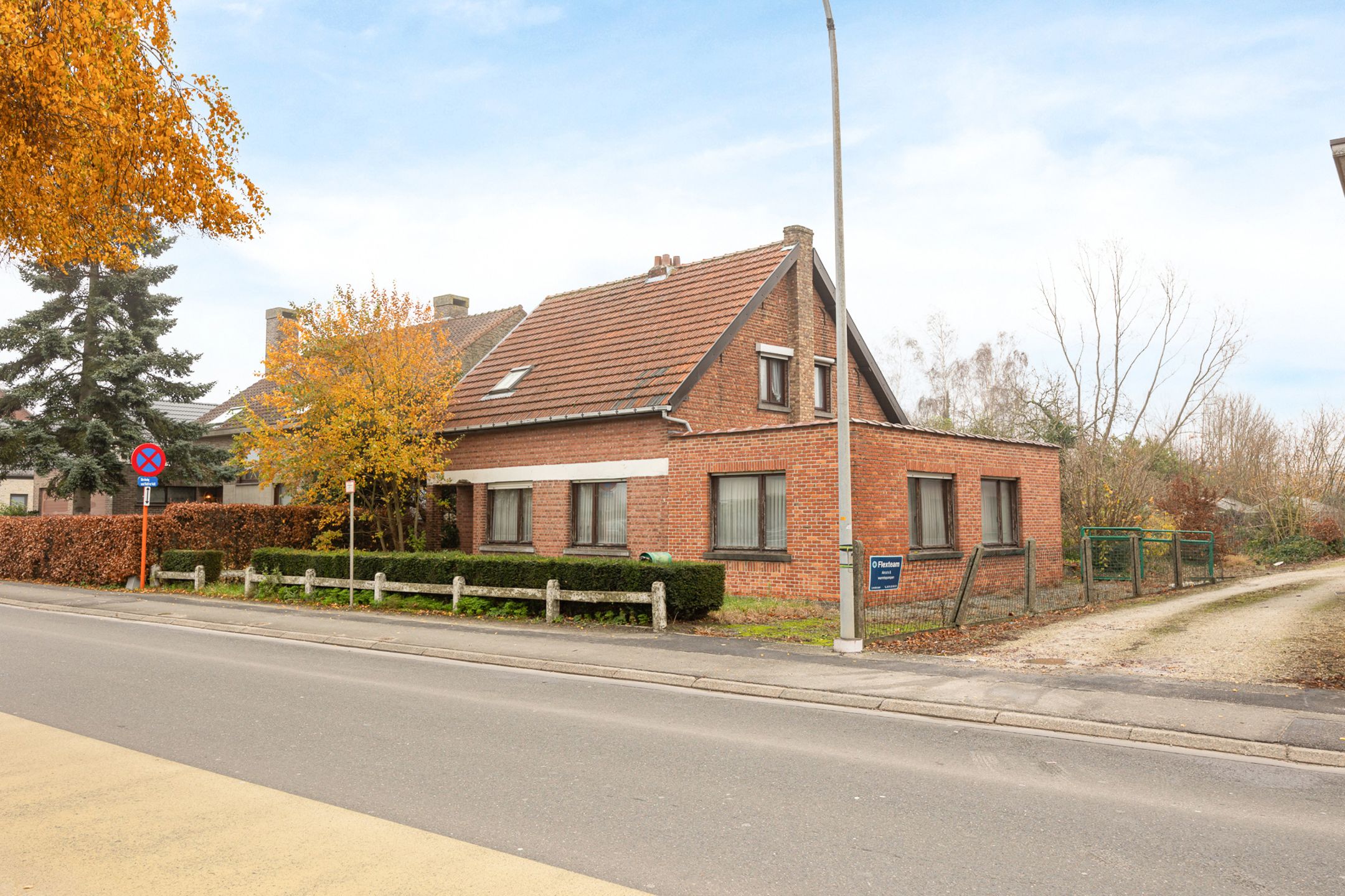 Hoofdfoto van de publicatie: Te renoveren woning op 756m² vlakbij centrum